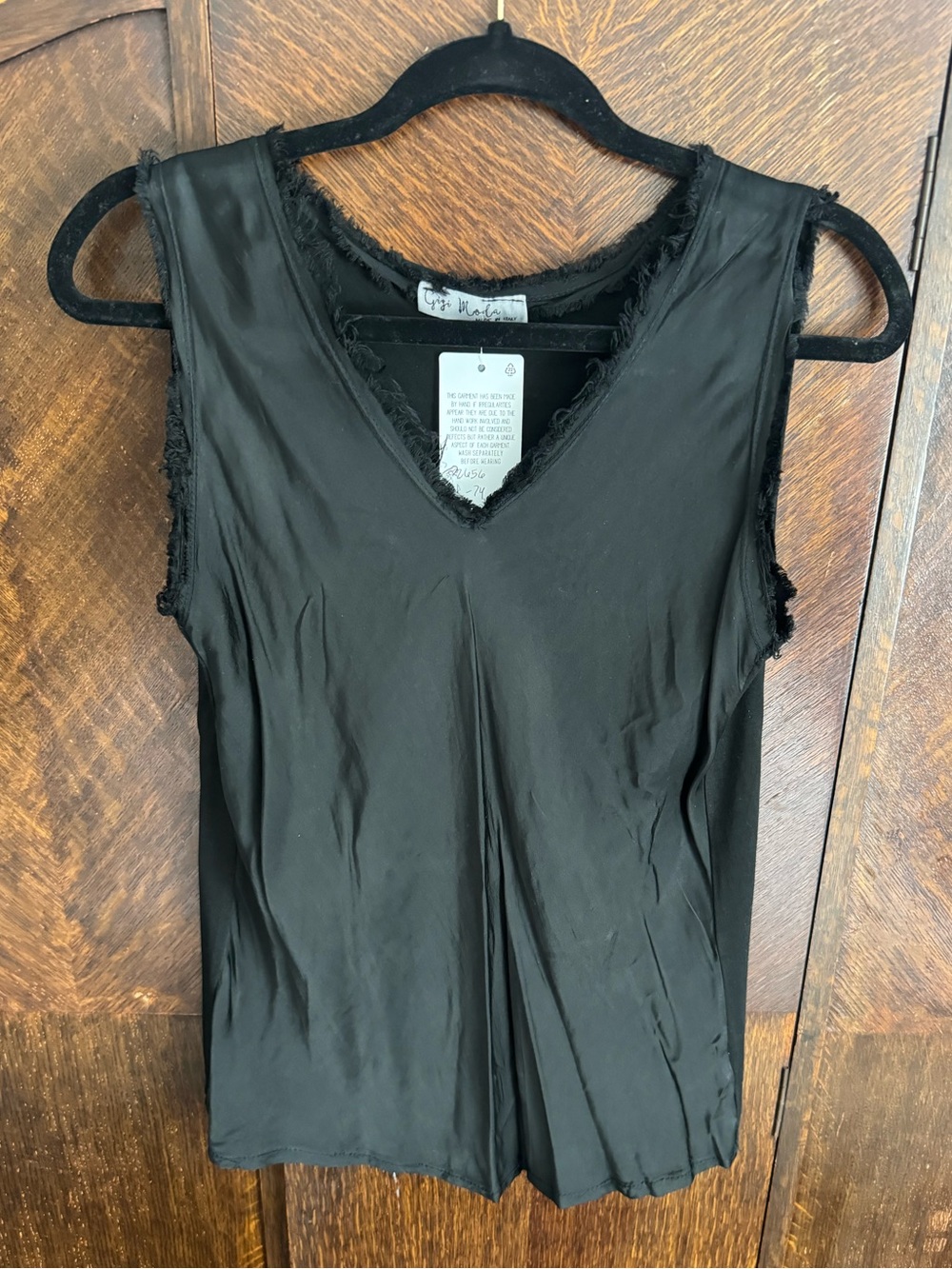 Gigi Moda Black V-Neck Sleeveless Tank